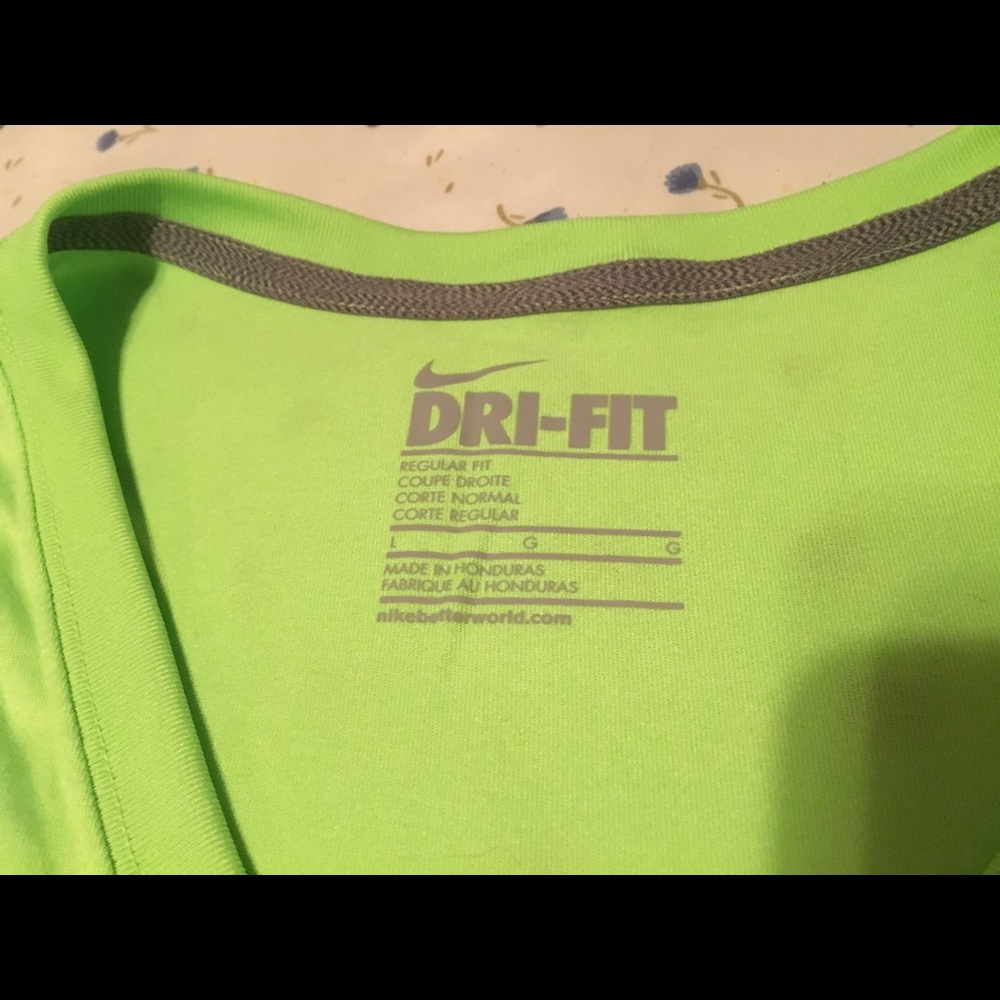Nike Dri-Fit running shirt - Picture 2 of 3